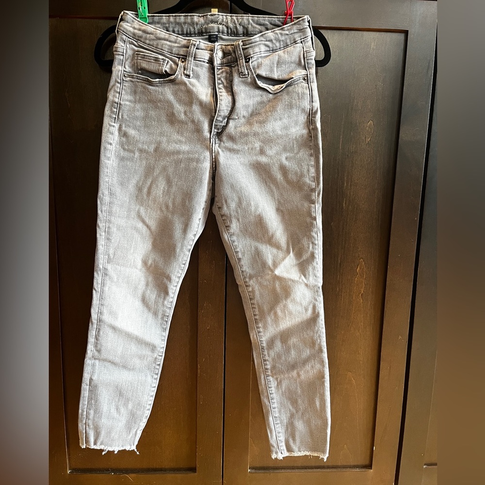 Universal Thread Grey raw-hem skinny Jean, women’s 29. Gently worn. Smoke free